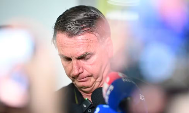 Mal-estar repentino interrompe agenda de Bolsonaro no RN Mal-estar repentino interrompe agenda de Bolsonaro no RN