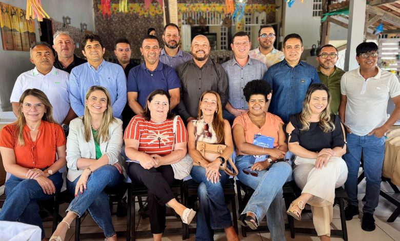 Presidente da CMCG realiza almoço com vereadores para dialogar sobre ano legislativo que será aberto nesta terça Presidente da CMCG realiza almoço com vereadores para dialogar sobre ano legislativo que será aberto nesta terça