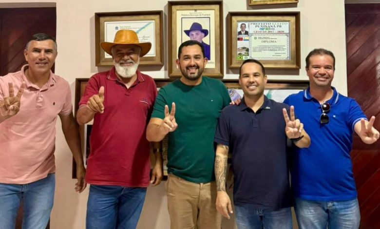 Pré-candidato Felipe Coutinho recebe apoio de lideranças políticas de Barra de Santa Rosa Pré-candidato Felipe Coutinho recebe apoio de lideranças políticas de Barra de Santa Rosa