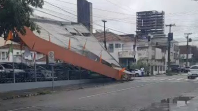 Cobertura da Localiza desaba e atinge veículos no Centro da cidade de CG